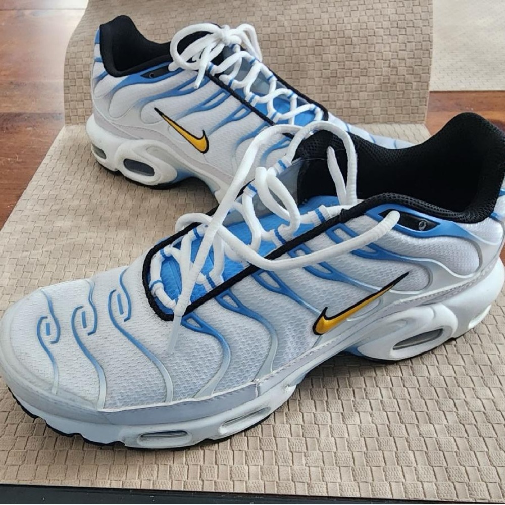 Men’s Nike Airmax Plus White University Blue size 9.5.